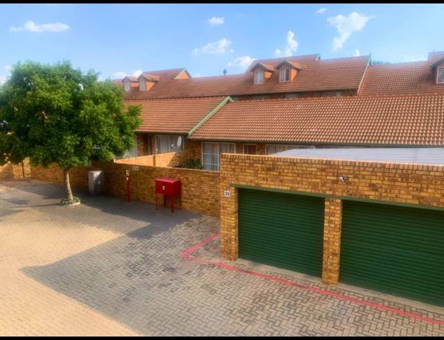 3 BEDROOM TOWNHOUSE FOR SALE IN KEMPTON PARK EXT 04